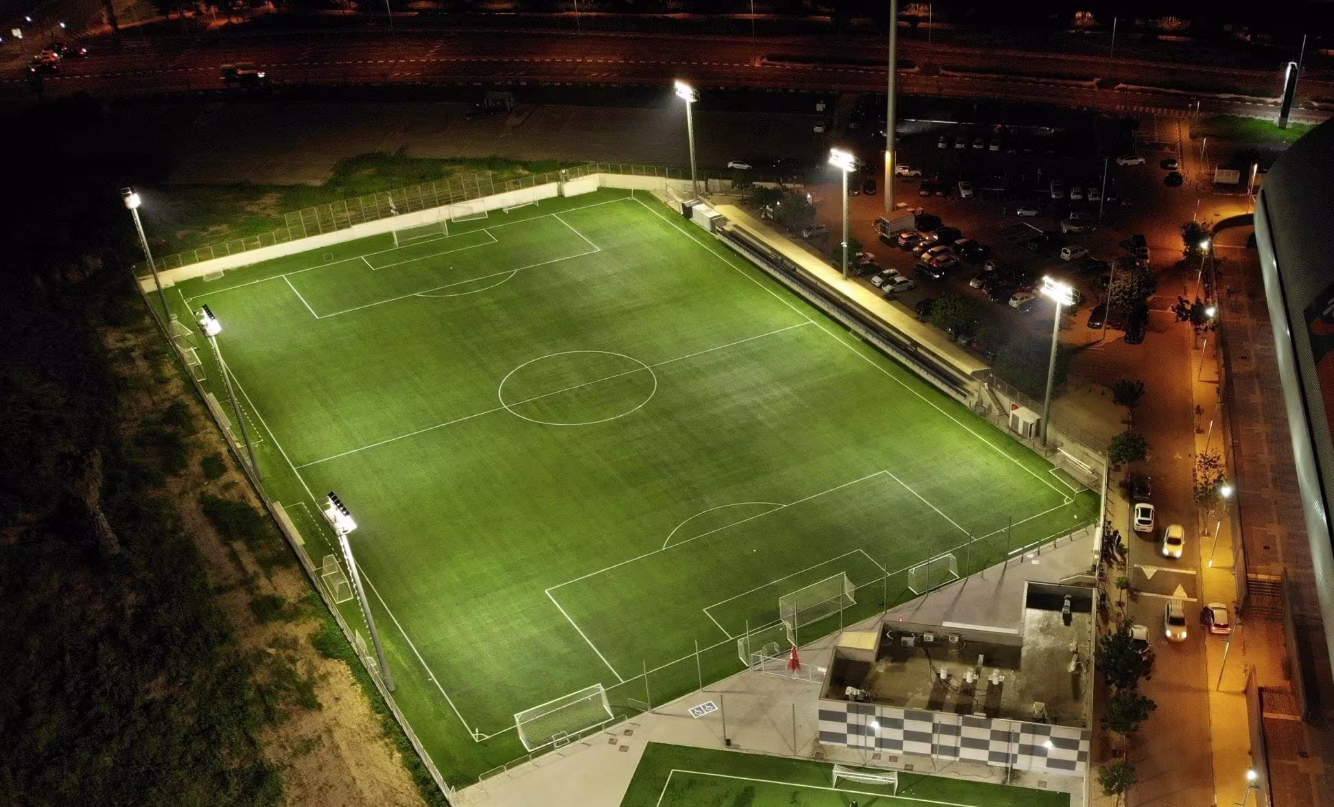 מגרשי אימונים הליגה לנשים -  תמונה ראשית של מוצר תאורה של אלויק תאורה